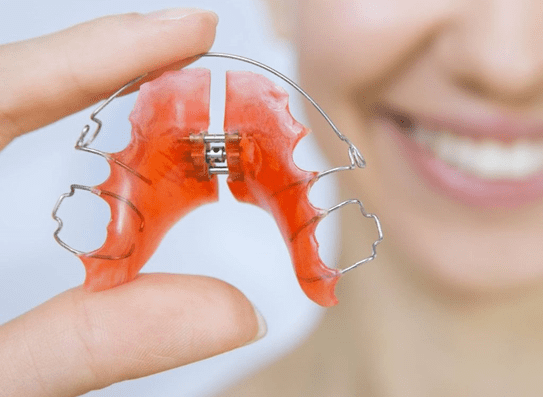 Как не дать повод кривотолкам, или можно ли выровнять кривые зубы?
